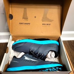 Women's Altra Superior 5 running sneakers size 11